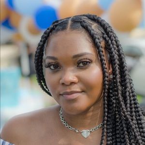 Meet your Posher, Dayshia